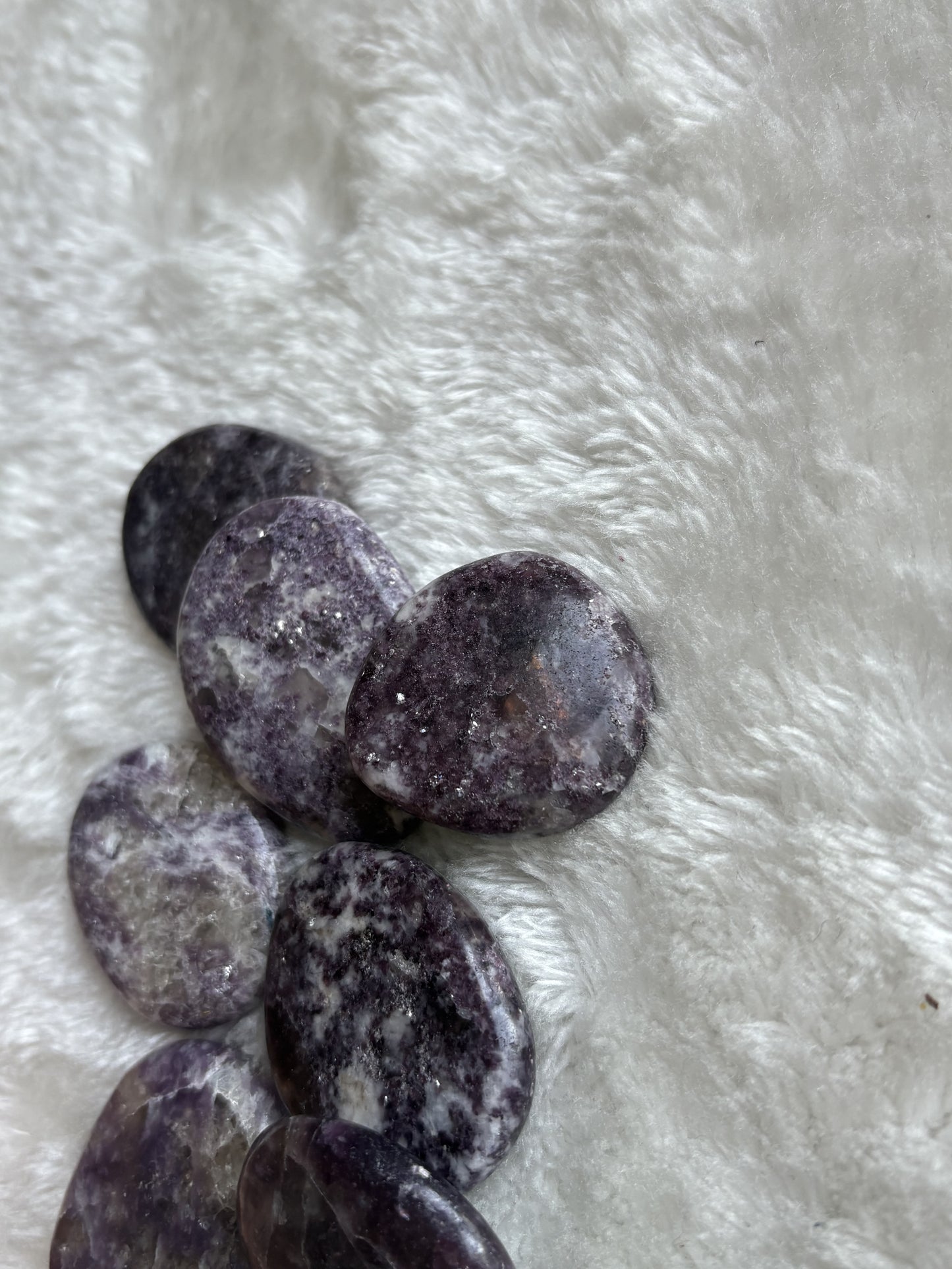 Galet Lépidolite